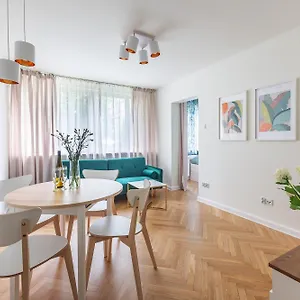 Apartament Solec 79a Prywatne Mieszkanie Z Oddzielna Sypialnia I Prywatnym Miejscem Parkingowym Samodzielne Zameldowanie! Self Check-in System!, Warszawa